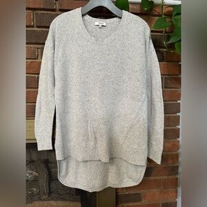 🛍️ Madewell gray high low sweater with great condition.